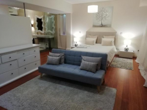 Luxury Central Apartment with Rooftop by Great&Cosy
